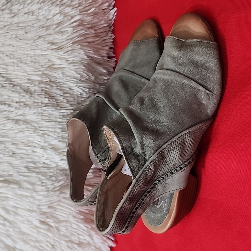 Miz Mooz Cailey Stylish Olive Green Women's Peep-Toe Shoes - Picture 4 of 12